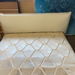 ダブルベッドの画像