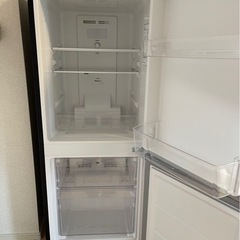 ⭐️値下げしました⭐️【使用歴１年】冷蔵庫　MAXZEN 140L 2ドア　自動霜取り機能付き　の画像