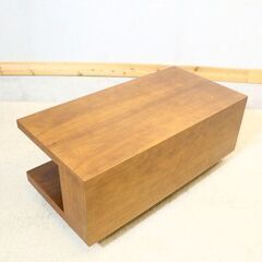 IDEE(イデー)で取り扱われていたATINO SOFA TABLE(アティーノ ソファ テーブル)です。ウォルナット材を使用した北欧風 リビングテーブル。スッキリしたデザインはサイドテーブルにも♪の画像