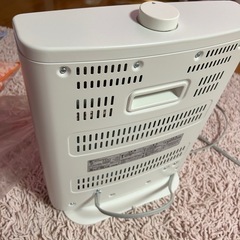 ホワイト 電気ヒーター コンパクト　YKT-D8000の画像