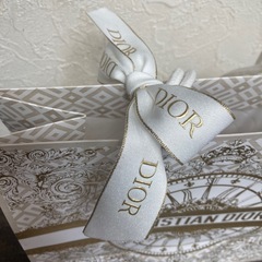 Christian Dior 限定紙袋とリボンの画像