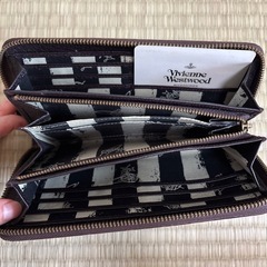 ヴィヴィアン長財布の画像
