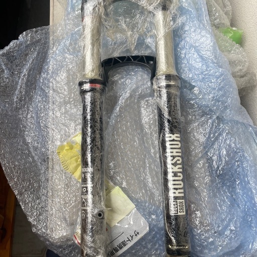 サスペンションフォーク 【メーカー】：ROCK SHOX（