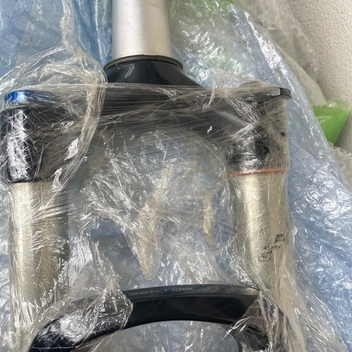 サスペンションフォーク 【メーカー】：ROCK SHOX（