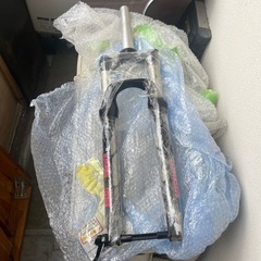 サスペンションフォーク 【メーカー】：ROCK SHOX（