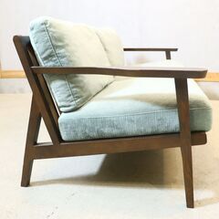 Francfranc(フランフラン)のAPEGO(アペーゴ) 2人掛けソファ。がっしりとしたフレームと明るいファブリックがラフでカジュアルな雰囲気の2シーター。西海岸スタイルや男前インテリアに♪ の画像