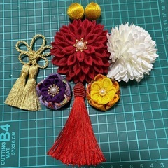 つまみ細工　ハンドメイド髪飾り