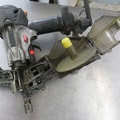 【店頭お渡しのみのお取引】日立工機(HiKOKI) 高圧ロール釘打機 NV50HMC ケース付き 中古の画像