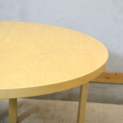 SEMPRE(センプレ)で取り扱われていたartek(アルテック)社のAlvar Aalto(アルヴァ・アアルト)デザイン ダイニングテーブル。名作北欧家具をアクセントに/Vitra(ヴィトラ) の画像