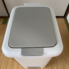 ゴミ箱の画像
