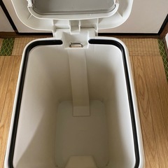 ゴミ箱の画像