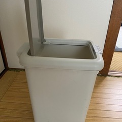 ゴミ箱の画像