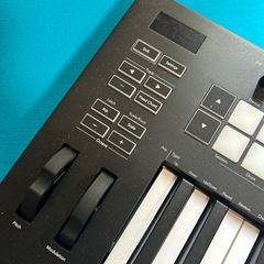 電子ピアノ(ペダル付き)LAUNCHKEY61の画像