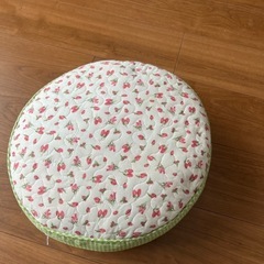 【決まりました】
クッション　花柄カバー付 32cm