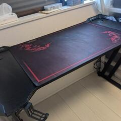 ゲーミングデスクの画像