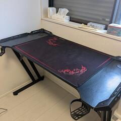 ゲーミングデスクの画像