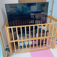 ベビーベッド　テレビ前ベビーゲート　ベビーフェンス
