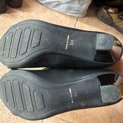 黒パンプス　23.5cmレディースの画像