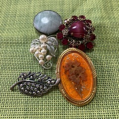 ネックレス＆ブローチの画像