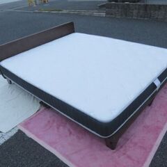 中古 クイーンベッド ボルトレス TENCEL マットレス付き コンセント USB付きの画像