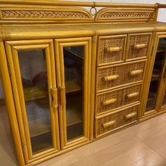 値下げ　藤家具 ガラス棚の画像