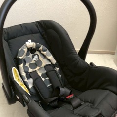 Joie Juvaのブラックチャイルドシートの画像