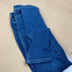 ユニクロ ジーンズ レディースの画像
