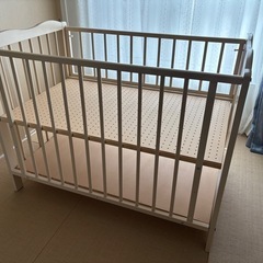 ベビーベッド　3段階調整可能　
