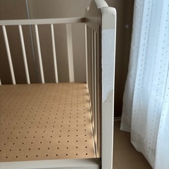 ベビーベッド　3段階調整可能　の画像