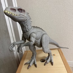 おもちゃ　インドミナスレックスの画像
