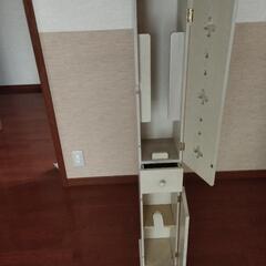 トイレ収納棚の画像