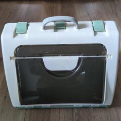 美品　折畳みペットキャリーケース　猫・小型犬用（色　グリーン）