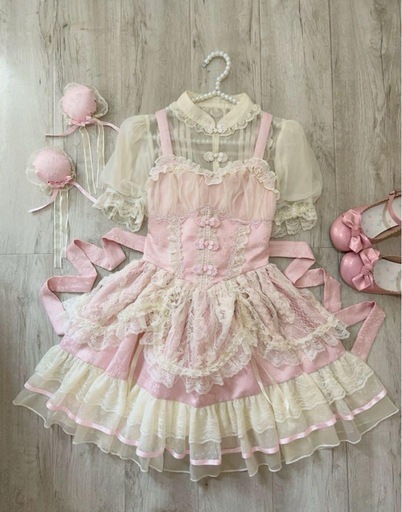 【新品】ロリータドレス ピンクとクリーム色 インナー付き