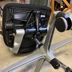 オカムラ オフィスチェア バロン ローバック ブラック シルバー 220 オカムラ オフィスチェア エグゼクティブチェア の画像