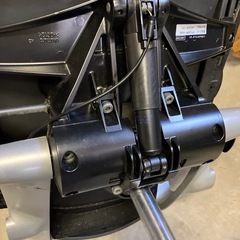 オカムラ オフィスチェア バロン ローバック ブラック シルバー 220 オカムラ オフィスチェア エグゼクティブチェア の画像