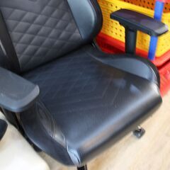 【川崎市宮前区リサイクルオフ】noblechairs　epicシリーズ　ゲーミングチェアの画像
