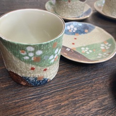 有田焼の湯呑みと茶托兼小皿のセットの画像