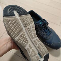 アシックス　スニーカー　防水タイプの画像