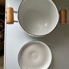 ホーロー鍋の画像