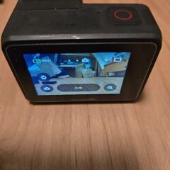 GoPro hero7 ブラック　バッテリー4つ　充電器の画像