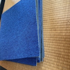 青タイルカーペット10枚強＋
ハギレの画像