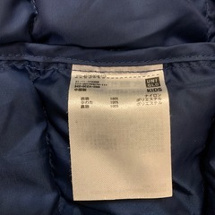 110cm ベスト　青×黒　ユニクロの画像