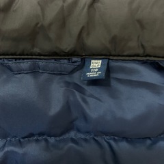 110cm ベスト　青×黒　ユニクロの画像