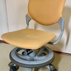オカムラ　スチール回転チェア