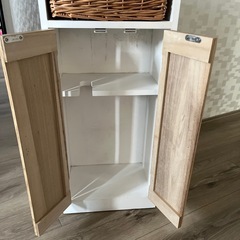 トイレ収納棚の画像