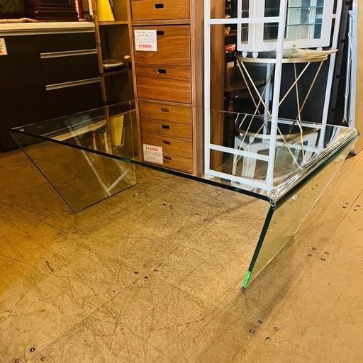 《売約済》【武蔵小山店】 BoConcept ボーコンセプト アドリア Adria ガラステーブル ガラス テーブル ローテーブル センターテーブル リビングテーブル コーヒーテーブル 北欧家具 モダン家具 デザイナーズ家具 強化ガラス モダン 北欧 インテリア おしゃれ 高級家具 シンプル デンマーク家具