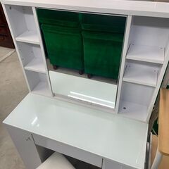 リサイクルショップどりーむ天保山店　No2693 ドレッサー　化粧台　人気の白　イスもセット🎵　コンセント付き　の画像