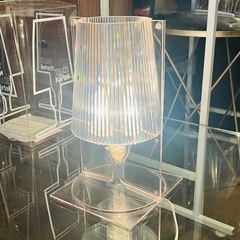 《売約済》【武蔵小山店】 カルテル Kartell テイク TAKE 照明 ランプ テーブルランプ デスクランプ 間接照明 ベッドサイドランプ モダン おしゃれ デザイナーズ イタリア製 ポリカーボネート クリスタル スモーク オリーブグリーン インテリア 照明器具 小型照明 スタンドライトの画像