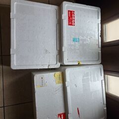 発泡スチロールの箱　4個