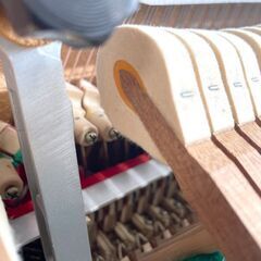 オシャレ！屋根斜め開閉式の家具調モデル　カワイKL11KFの画像